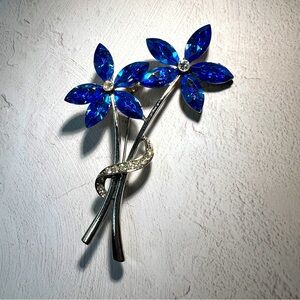 Beautiful Vintage Blue Glass Large Blue Flower Brooch Pin Avon